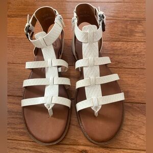 Zodiac Calypso White Gladiator Sandals Size 7M NIB T-Strap Strappy Flat Summer